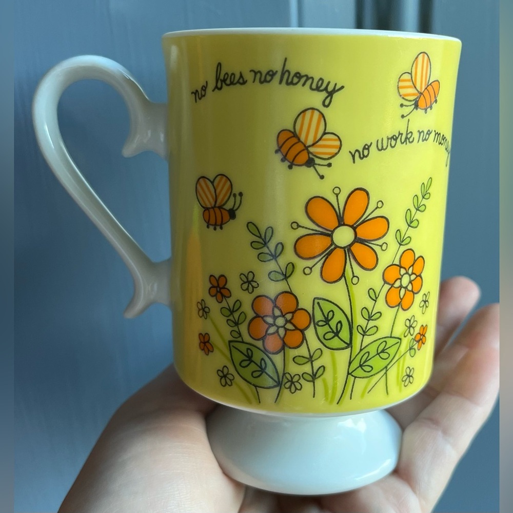 A LORRIE DESIGN“No 🐝 Bees No Honey 🍯No Work No Money 💵”Vintage 70’s Mug💚💛🧡